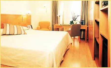 Hotel Hesperia Sarria 4*